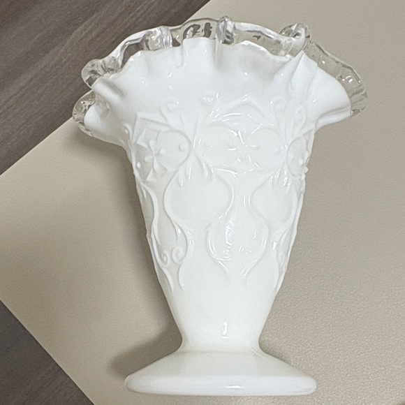 Fenton White silver crested Ruffled Glass Vase - Picture 3 of 3